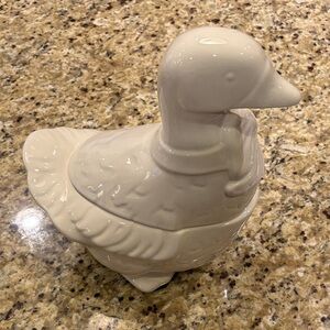 Vintage 80s White Ceramic Glazed Goose Cookie Jar. Excellent Condition.
